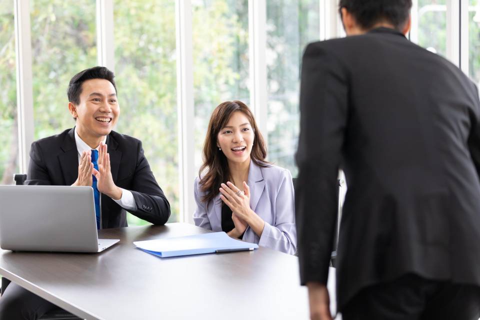 เจ้าหน้าที่ฝ่ายขาย (เซลล์)